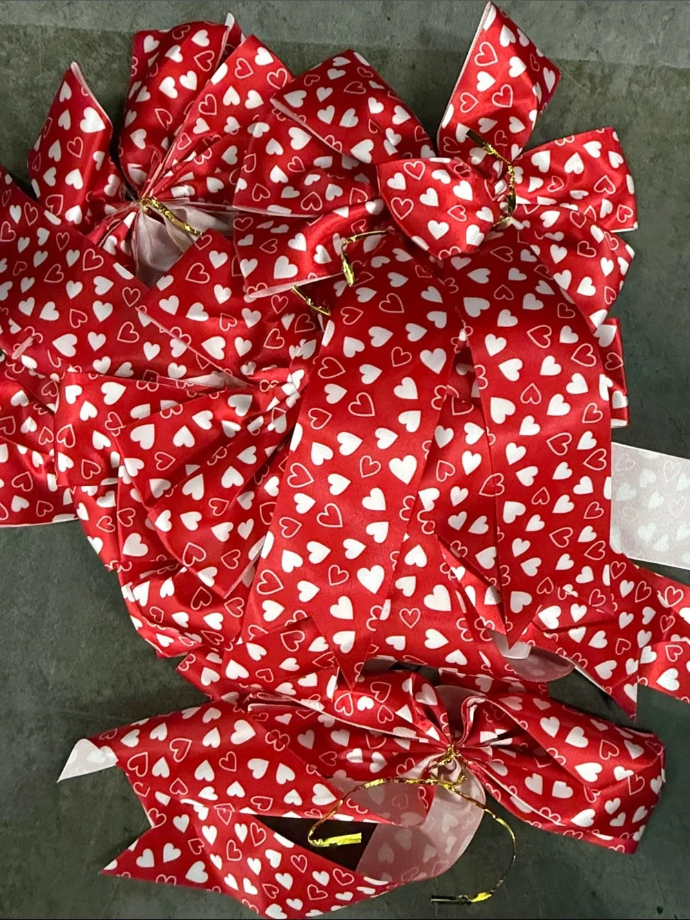 Red and white heart decorative ribbon large 10 pieces all new twist tie gold new